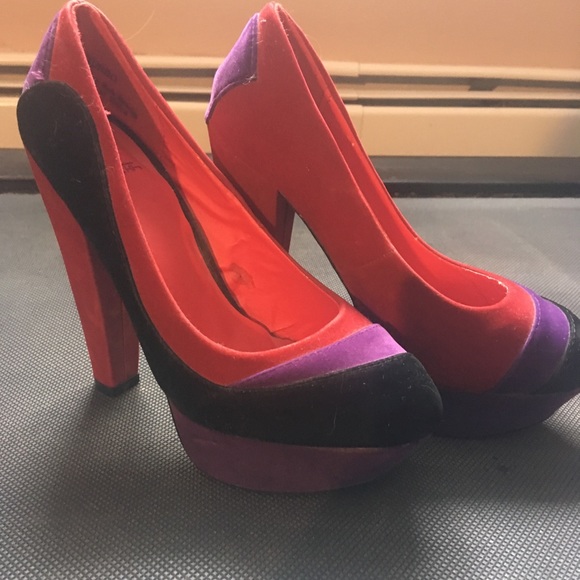 Sheikh Red and Black Velvet Pumps - Picture 1 of 8